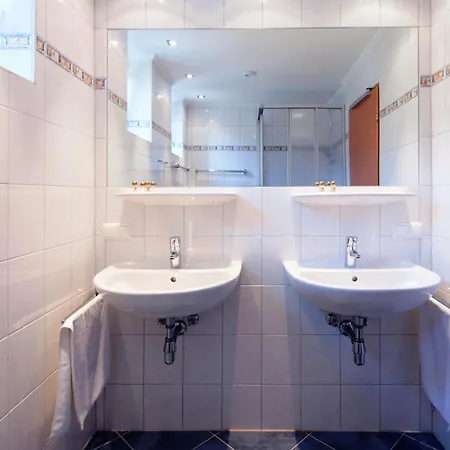 Thermenhotel Krone - Inklusive Felsentherme 바트 가슈타인