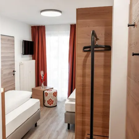 Thermenhotel Krone - Inklusive Felsentherme ホテル バードガシュタイン