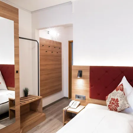 ホテル Thermenhotel Krone - Inklusive Felsentherme *